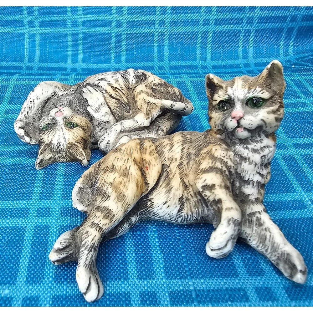 Nigri Made In Italy Cat Figurine Hand Painted  2 3/4 Inches Long Highly Detailed